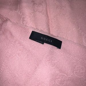Authentic Women’s Gucci Wool Scarf in Pink